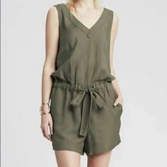 Banana Republic Jolie V-Neck Olive Romper Jumpsuit Size 0 - Picture 1 of 7
